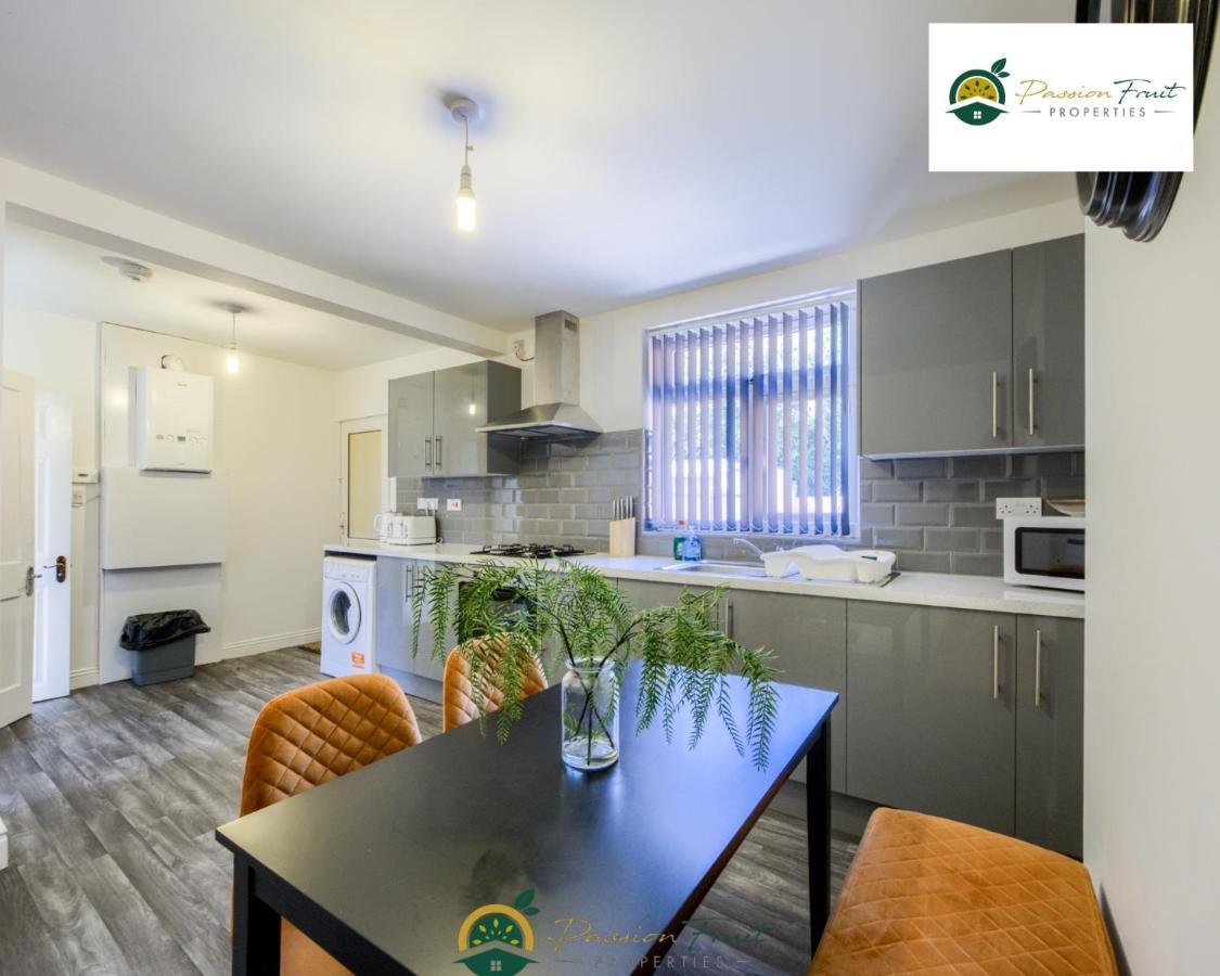 3 Bedroom Coventry House By Passionfruitproperties With Free Wi-Fi, Large Garden And Driveway - 52Nrc エクステリア 写真