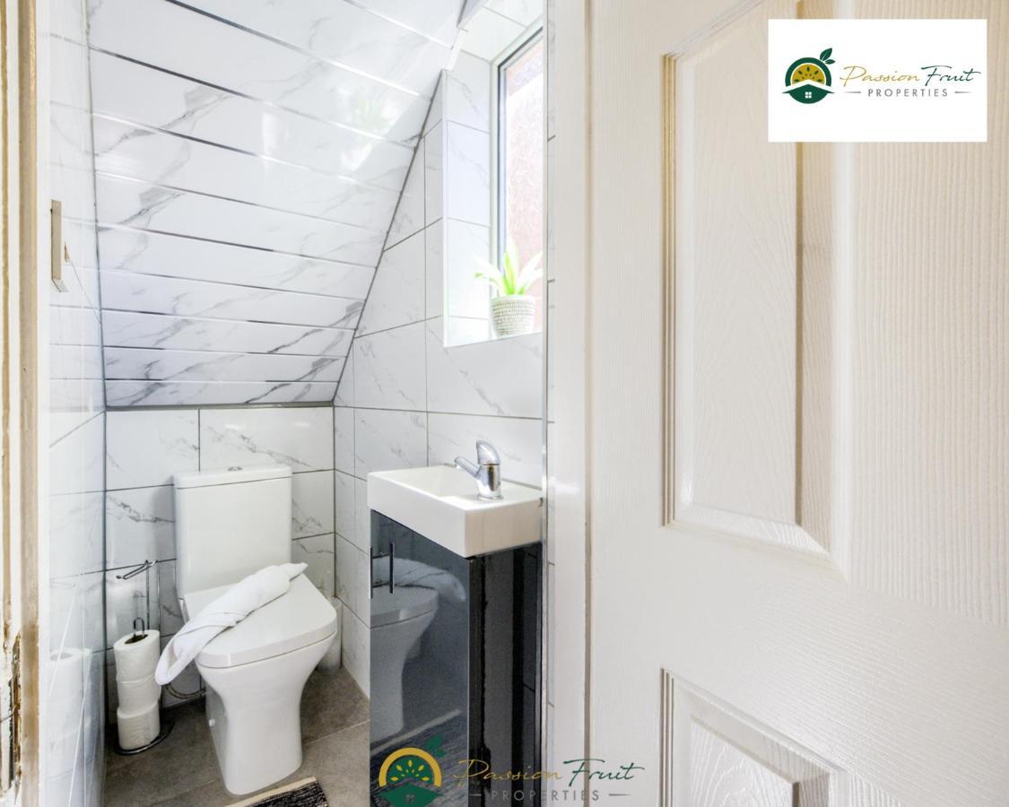 3 Bedroom Coventry House By Passionfruitproperties With Free Wi-Fi, Large Garden And Driveway - 52Nrc エクステリア 写真