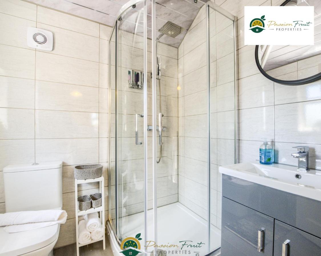 3 Bedroom Coventry House By Passionfruitproperties With Free Wi-Fi, Large Garden And Driveway - 52Nrc エクステリア 写真