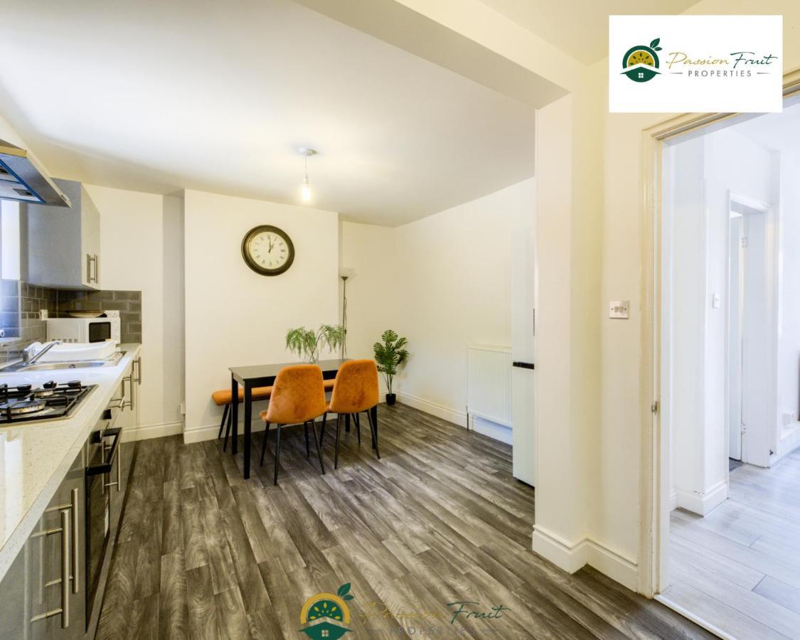 3 Bedroom Coventry House By Passionfruitproperties With Free Wi-Fi, Large Garden And Driveway - 52Nrc エクステリア 写真
