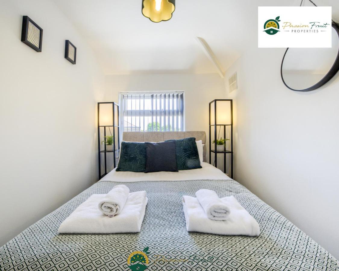 3 Bedroom Coventry House By Passionfruitproperties With Free Wi-Fi, Large Garden And Driveway - 52Nrc エクステリア 写真