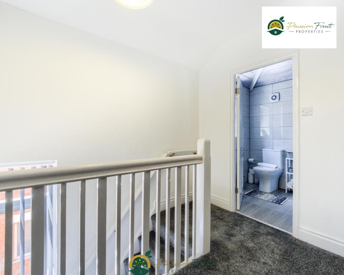 3 Bedroom Coventry House By Passionfruitproperties With Free Wi-Fi, Large Garden And Driveway - 52Nrc エクステリア 写真