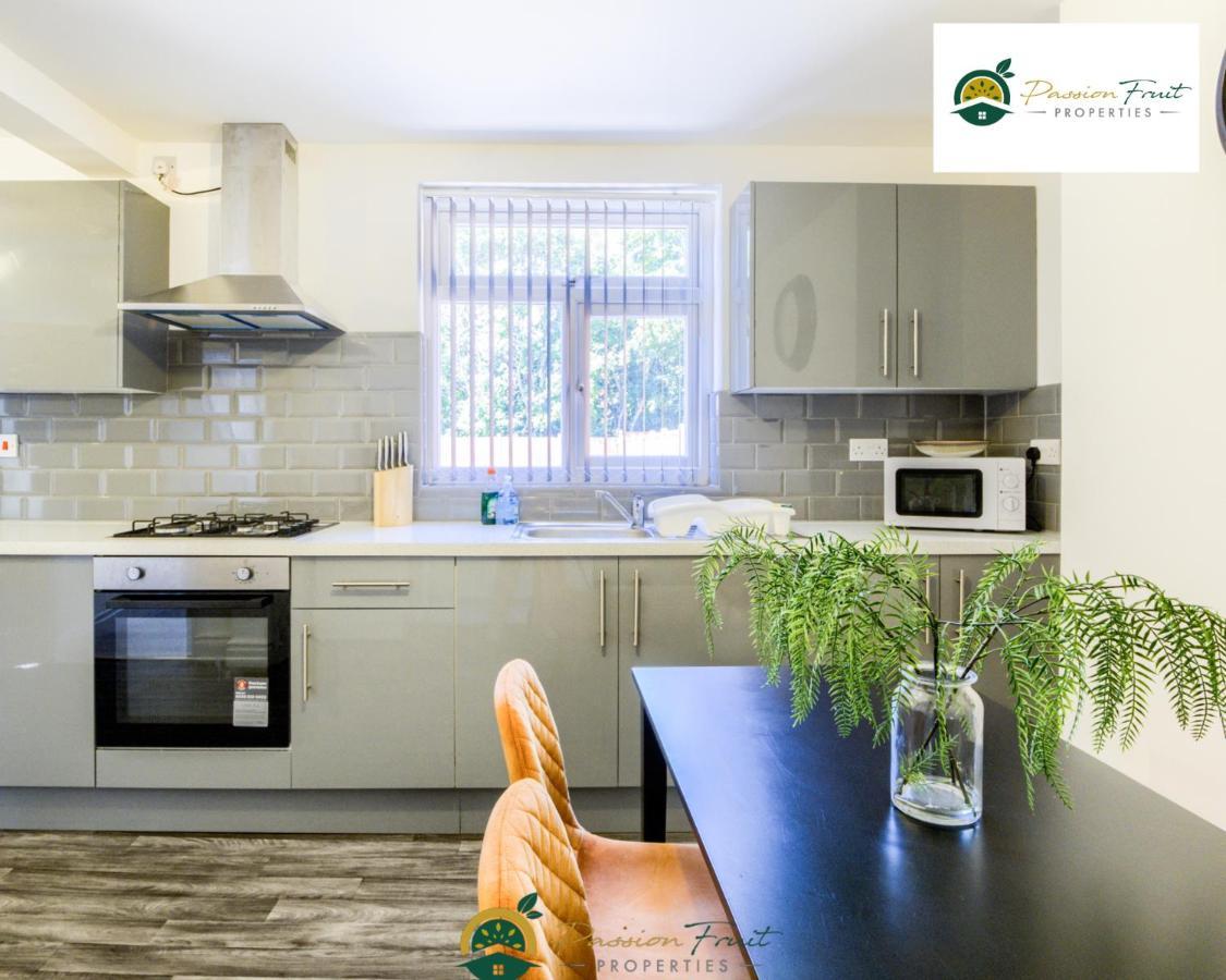 3 Bedroom Coventry House By Passionfruitproperties With Free Wi-Fi, Large Garden And Driveway - 52Nrc エクステリア 写真