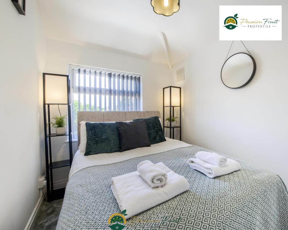 3 Bedroom Coventry House By Passionfruitproperties With Free Wi-Fi, Large Garden And Driveway - 52Nrc エクステリア 写真
