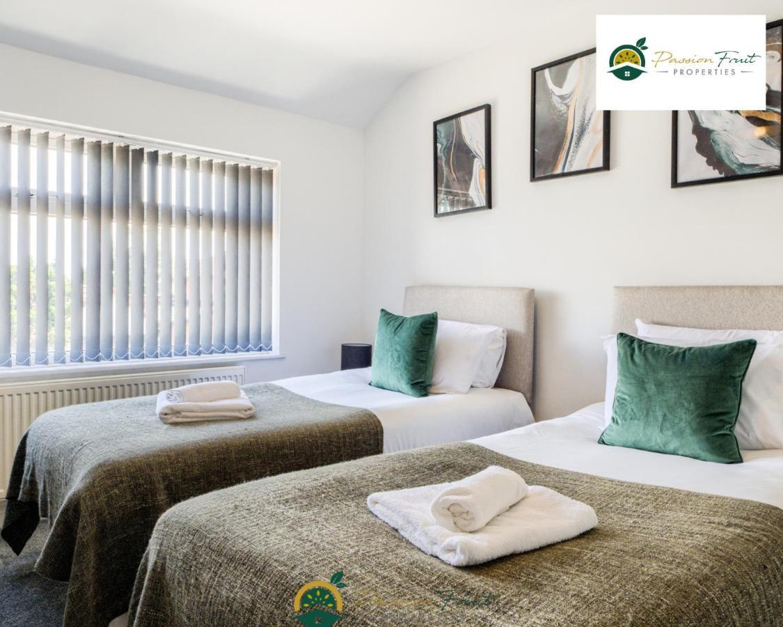3 Bedroom Coventry House By Passionfruitproperties With Free Wi-Fi, Large Garden And Driveway - 52Nrc エクステリア 写真