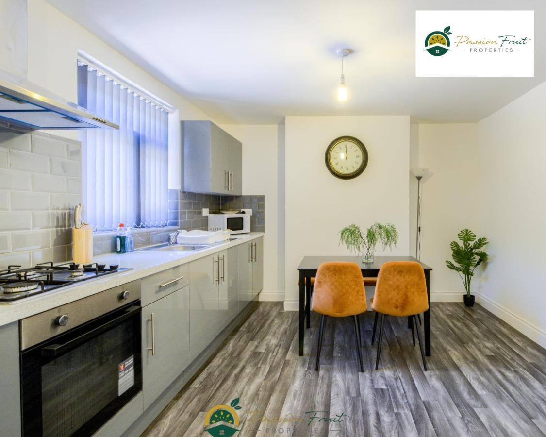 3 Bedroom Coventry House By Passionfruitproperties With Free Wi-Fi, Large Garden And Driveway - 52Nrc エクステリア 写真