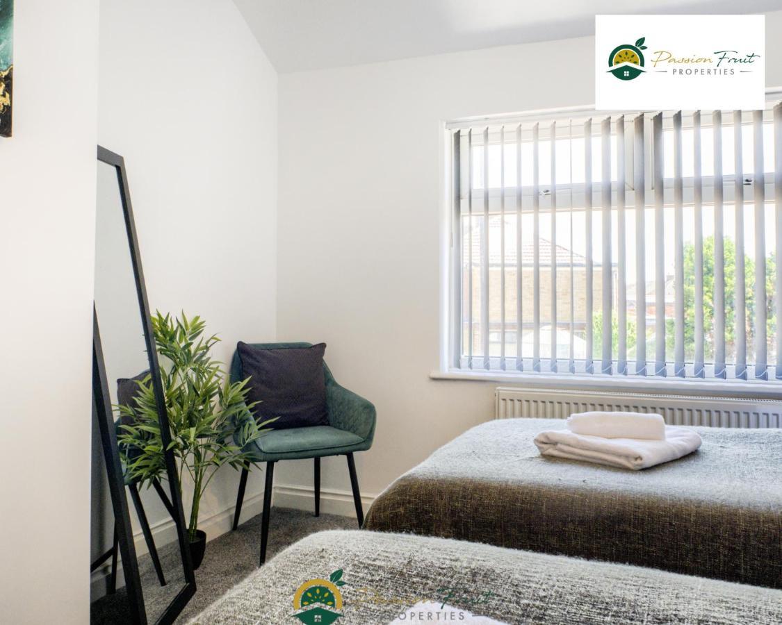 3 Bedroom Coventry House By Passionfruitproperties With Free Wi-Fi, Large Garden And Driveway - 52Nrc エクステリア 写真