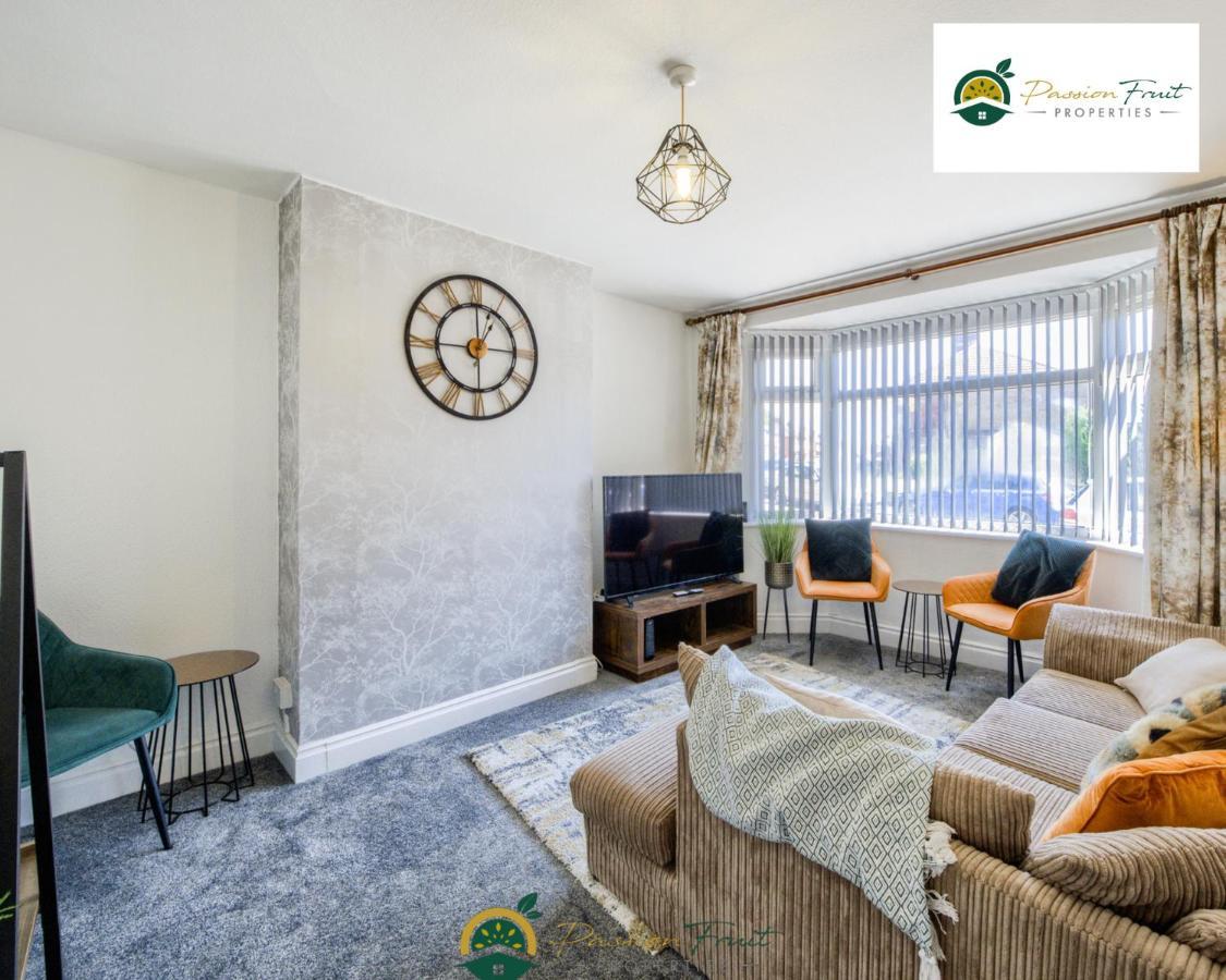 3 Bedroom Coventry House By Passionfruitproperties With Free Wi-Fi, Large Garden And Driveway - 52Nrc エクステリア 写真