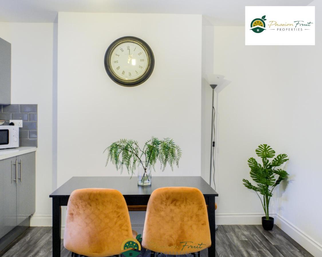 3 Bedroom Coventry House By Passionfruitproperties With Free Wi-Fi, Large Garden And Driveway - 52Nrc エクステリア 写真