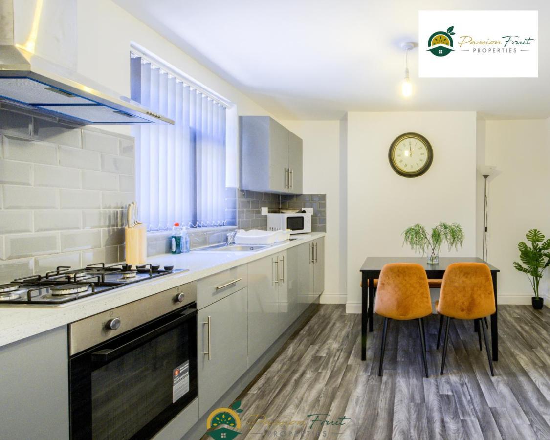 3 Bedroom Coventry House By Passionfruitproperties With Free Wi-Fi, Large Garden And Driveway - 52Nrc エクステリア 写真