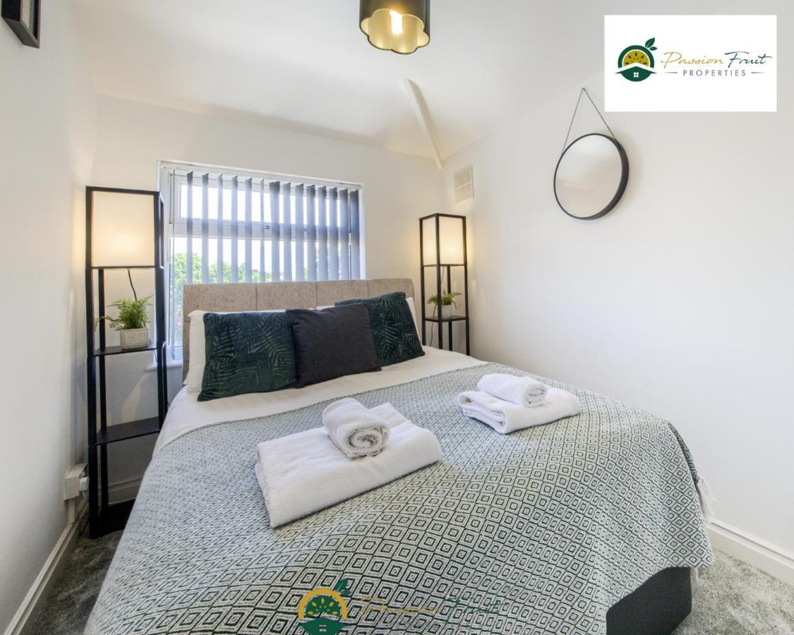 3 Bedroom Coventry House By Passionfruitproperties With Free Wi-Fi, Large Garden And Driveway - 52Nrc エクステリア 写真