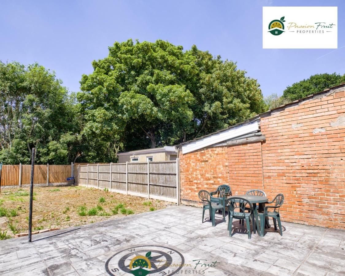 3 Bedroom Coventry House By Passionfruitproperties With Free Wi-Fi, Large Garden And Driveway - 52Nrc エクステリア 写真