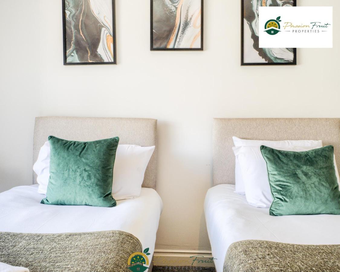 3 Bedroom Coventry House By Passionfruitproperties With Free Wi-Fi, Large Garden And Driveway - 52Nrc エクステリア 写真
