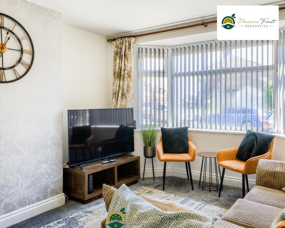 3 Bedroom Coventry House By Passionfruitproperties With Free Wi-Fi, Large Garden And Driveway - 52Nrc エクステリア 写真